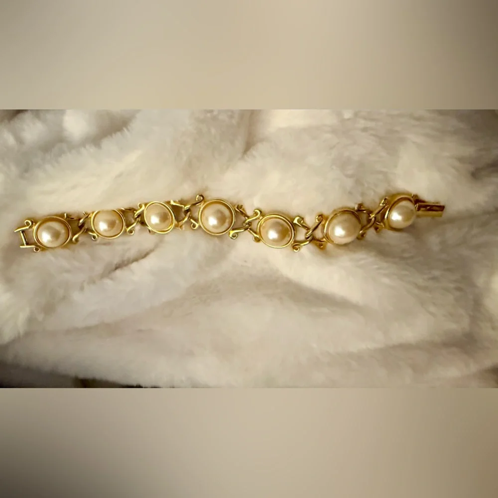 Vintage Golden and Faux Pearl Women's Bracelet made by Weingeroff - Picture 2 of 11